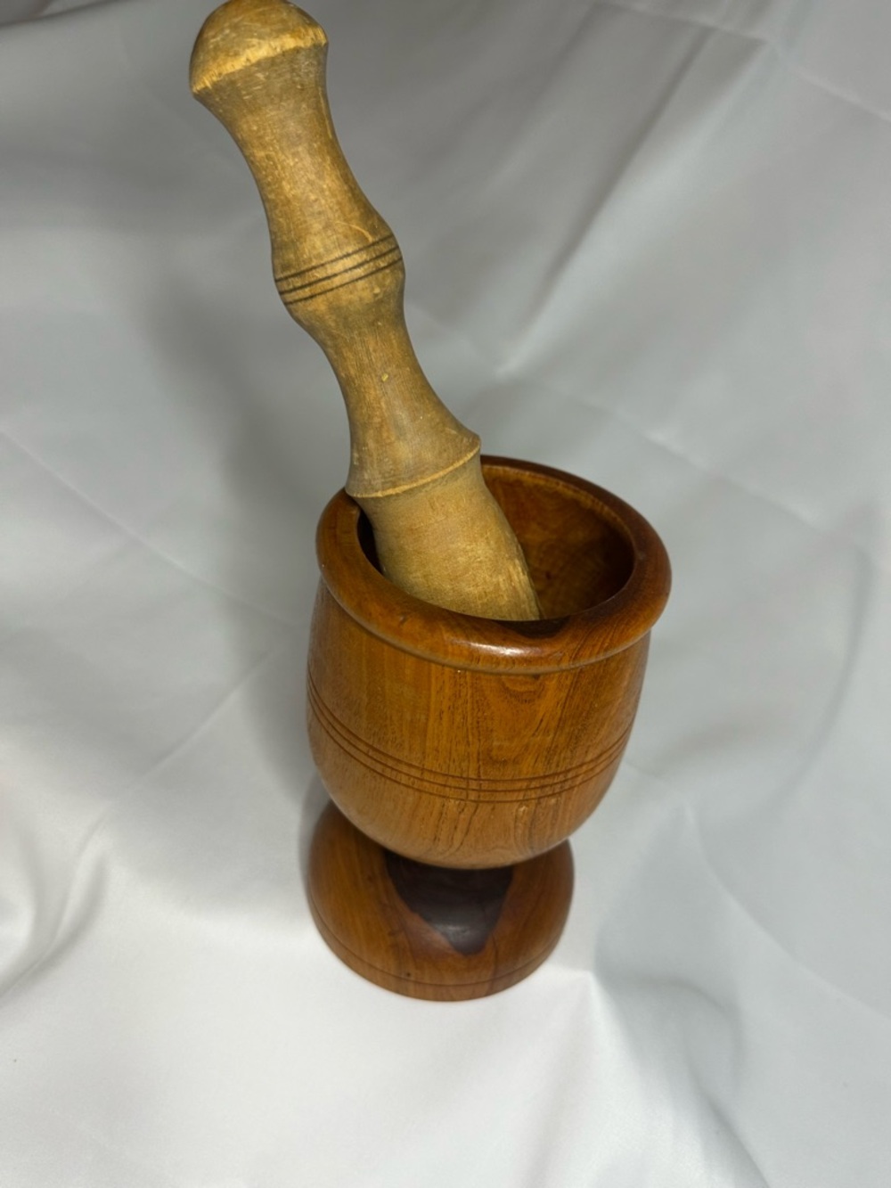 Wooden Mortar and Pestle - Brown.